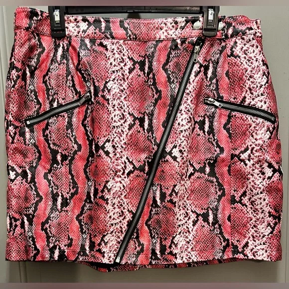 Fashion Nova Size 1X Faux Leather Skirt EUC - Picture 1 of 7
